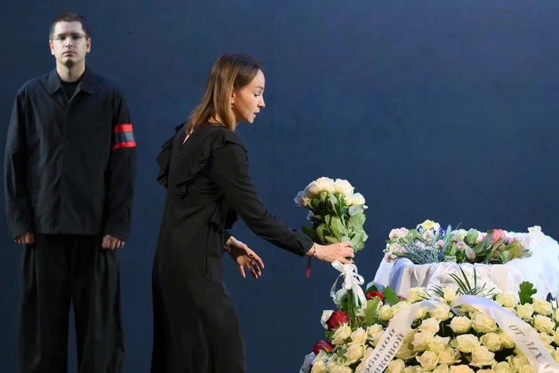 Прощание с народной артисткой РФ Натальей Теняковой в МХТ имени А. П. Чехова в Москве.