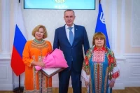  За 12 лет этой высокой награды правительства округа удостоены уже 45 человек и организаций. 