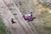 Бойцы 36-й отдельной гвардейской мотострелковой бригады группировки «Восток» развернули флаг России на освобождённой территории населённого пунтка Запорожье.