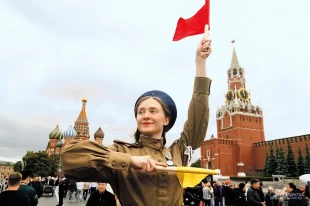 Под открытым мирным небом. На 4 дня Красная площадь превратилась в музей
