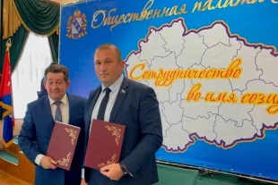 Алексей Томанов справа.