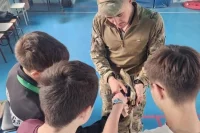 Роман проводит для юных ростовчан уроки мужества.