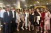 В этот день девушки предпочли туфли или босоножки на каблуке.