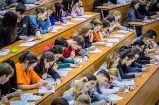 ЕГЭ в этом году сдали почти 13 тысяч человек.