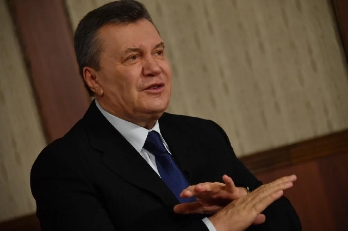Царев счёл фейком селфи певицы Каминской с Януковичем на Канарах