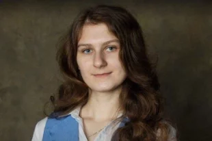Выпускница Марина Мартынова.