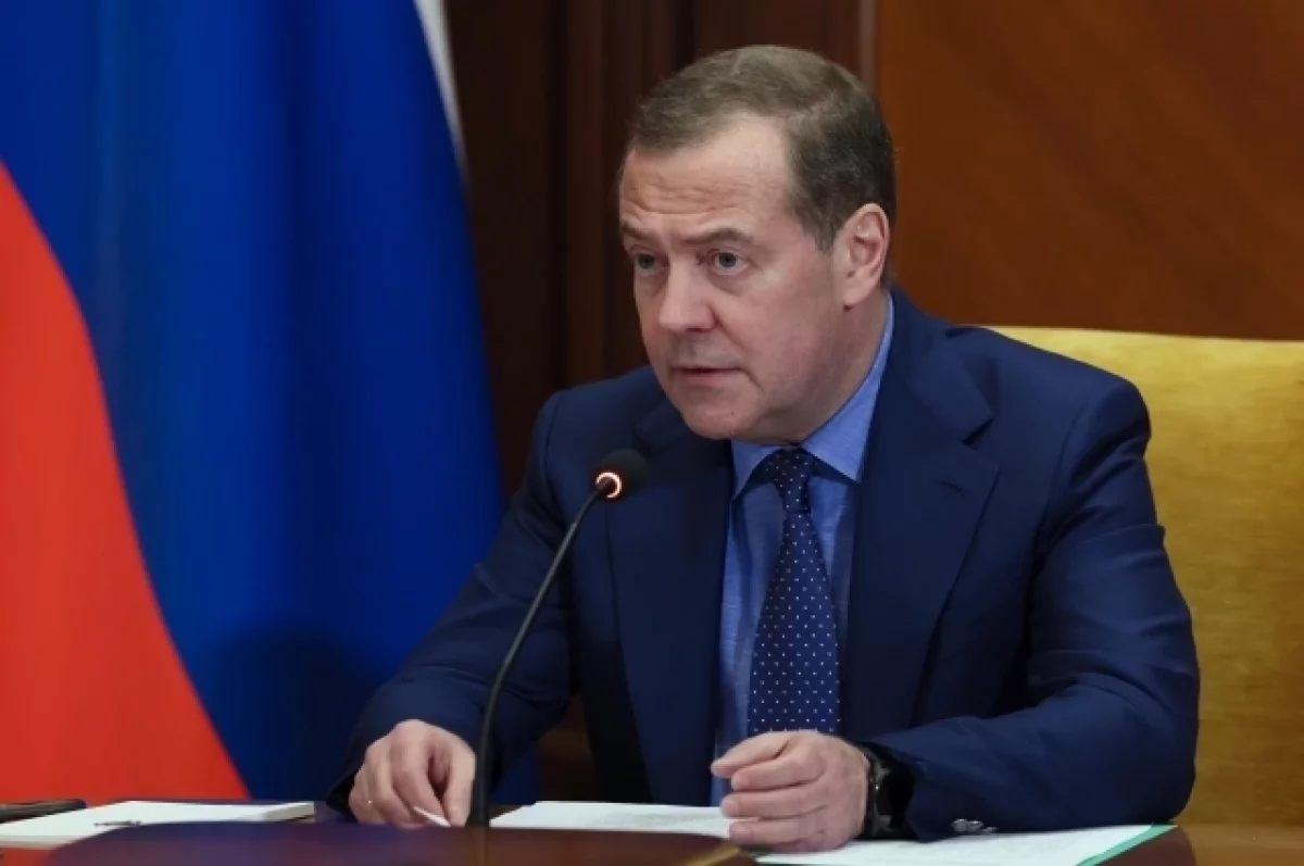 Медведев: ЕС постепенно превращается в самодостаточный военный блок