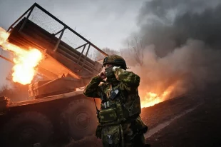 Боевая работа военнослужащих артиллерийского расчета РСЗО «Град»