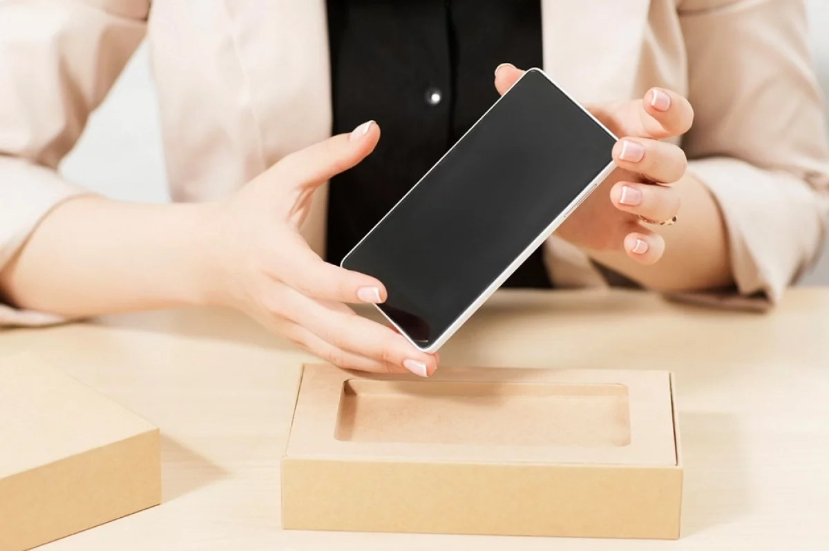 Собраны по частям. Россиянам раскрыли подвох смартфонов, купленных с рук