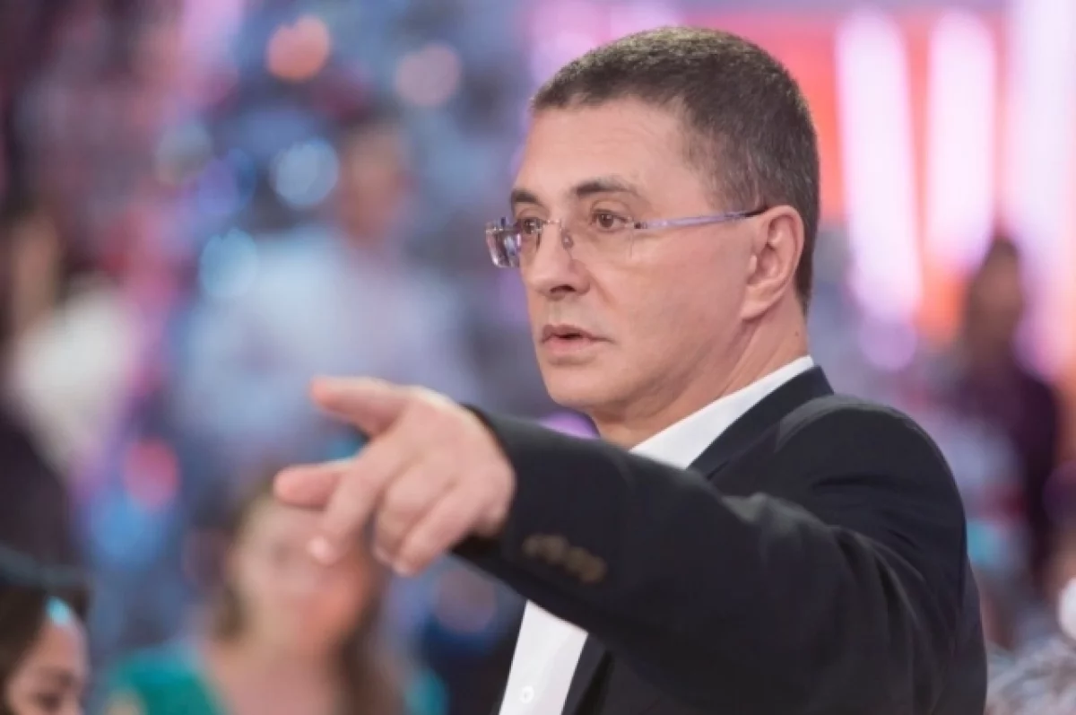 Врач Мясников показал эффективное упражнение для спины и пресса