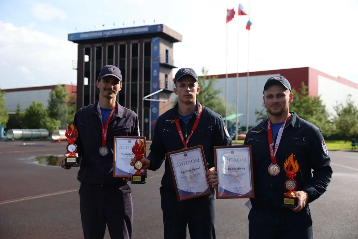 Настоящие супергерои. В Москве прошел конкурс на лучшего пожарного