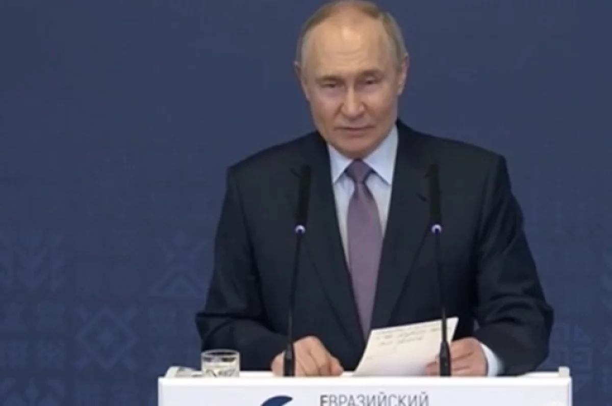 Путин назвал открытым грабежом заморозку золотовалютных резервов РФ Западом