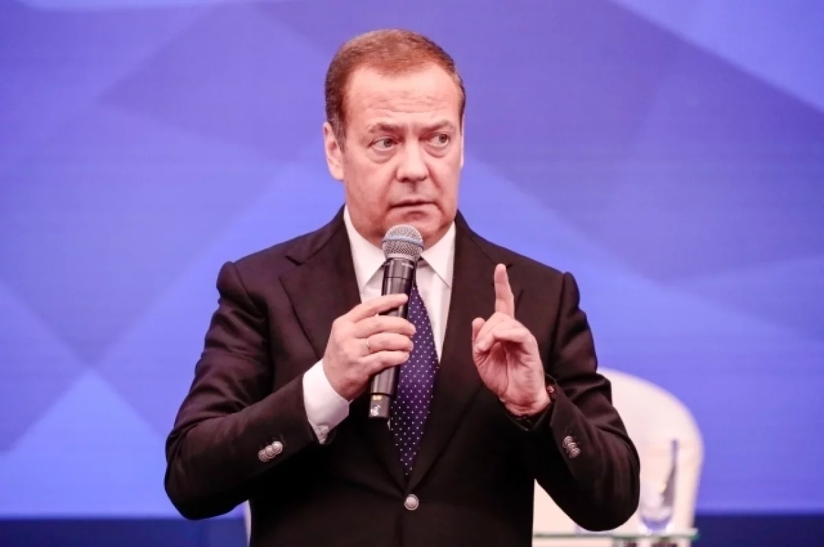 Медведев: буферная зона на Украине завтра может перестать быть буферной