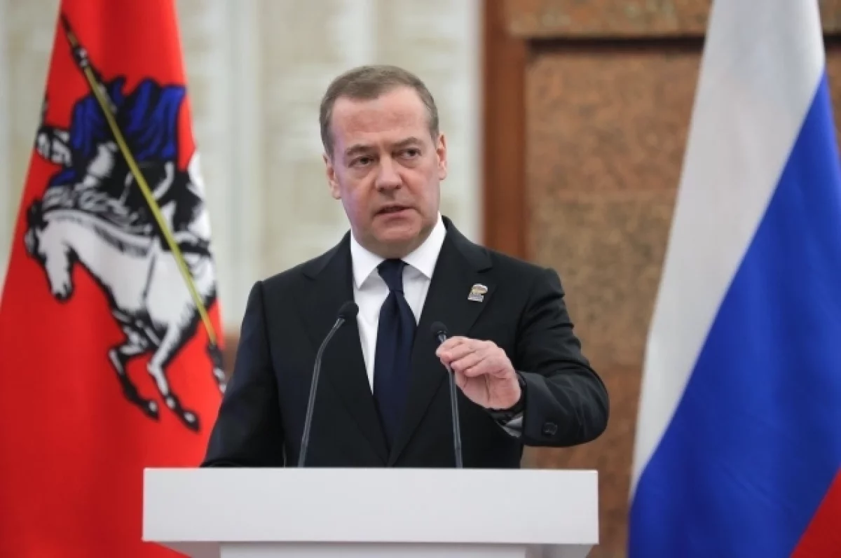 Медведев рекомендовал трибуналу Совета Европы посадить Зеленского и Байдена