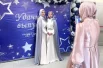На некоторых девушках можно было увидеть элементы традиционного костюма.