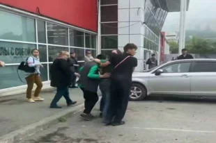 Сейчас проводится медицинское обследование работников