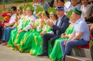 Руслан Кухарук поблагодарил организаторов Сабантуя, артистов, представителей национальных автономий.