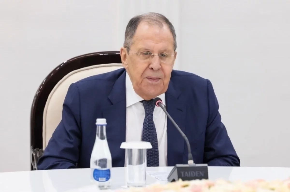Лавров передал президенту Киргизии Жапарову привет от Путина