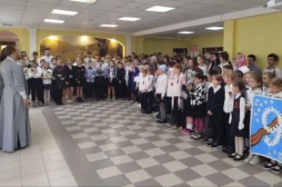 Торжественная линейка в честь 80-летия Великой Победы в стенах православной гимназии.