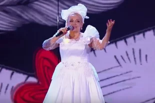 Сегодня артистка вызывает у зумеров настоящий ажиотаж.