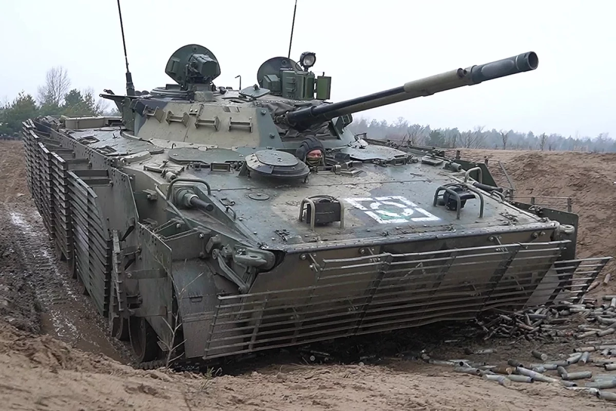 Минобороны России получило новую партию БМП-3 с усиленной защитой