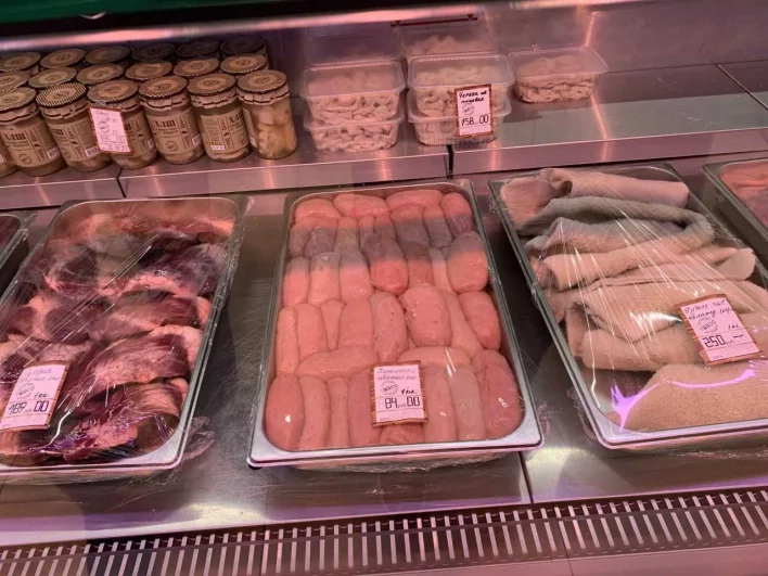 Такое изобилие свежайших мясных продуктов не в каждом городе найдёшь.