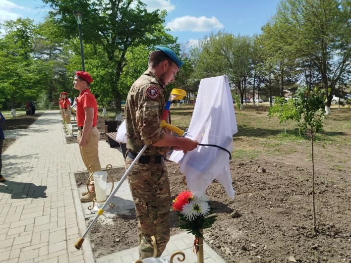 К 180-летию Победы в Развильном открыли Аллею героев.