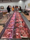 Есть и магазин, где продаёт свою продукцию, даже кошерную и халяльную, местный мясокомбинат. 
