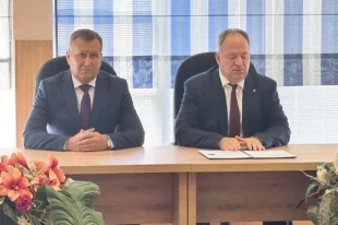 Александр Михайлов (слева) и председатель Волгоградского облсуда Алексей Глухов.