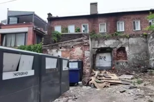 Именно во дворах на Арбате местные жители массового жаловались на огромное скопление крыс около мусорок