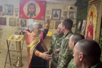 Служба в храме-блиндаже.