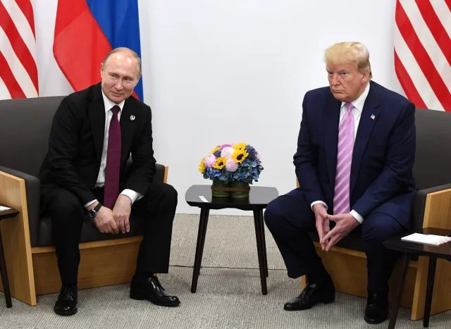 Поводом для разговора, видимо, стало решение США приостановить поставки Украине.