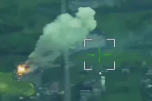 После ударов по украинской «военке» остаются пылающие руины.