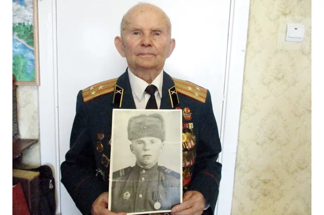 В легендарном Параде Победы 1945 г. принимал участие Александр Иванович Колотушкин.