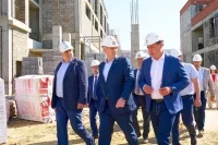 Глава региона осмотрел строящийся объект. 