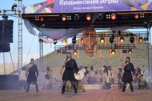 На открытии артисты показали настоящее шоу.