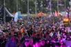 Поучаствовать в редком событии решили сотни людей.