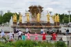 Хоровод вокруг фонтана «Дружба народов» водили на Акатуе.