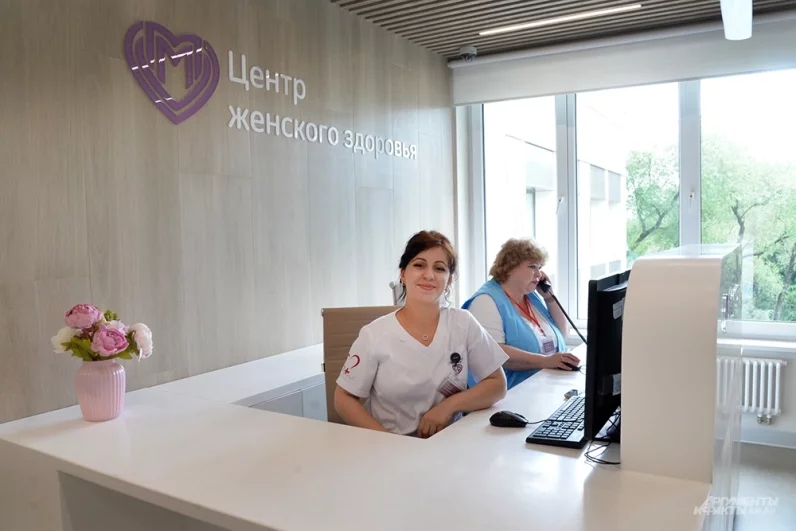 В новом здании четыре этажа, плюс два технических. Там размещено 36 кабинета акушеров-гинекологов, два – кардиотокографии, функциональной диагностики (ЭКГ, СМАД Холтер), три - ультразвуковой диагностики, а также кабинеты патологии шейки матки и маммографии.