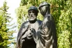 Памятник святым Петру и Февронии.