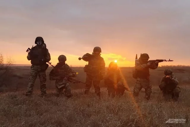 Российские войска, ведя бои местного значения, совершают обходные маневры, и пытаются взять Покровск и Константиновку в «клещи».