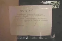 После осмотра тел и помещения квартиру номер восемь опечатали следователи Пролетарского района.