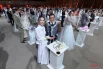 200 пар одновременно надели друг другу кольца