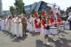 Фестиваль открыло шествие влюбленных пар, сопровождаемое цирковыми артистами.