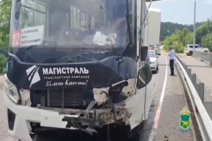 одитель легковой машины смог покинуть салон только с помощью очевидцев
