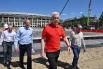 Центральная площадь, долгое время бывшая бетонной площадкой, превращается в большой бассейн с фонтанной группой.