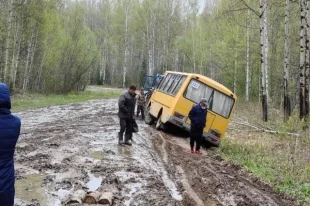 Дорога соединяет несколько поселков.