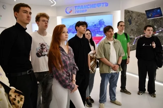   Студенты побывали в аппарате управления общества и познакомились с деятельностью градообразующего предприятия.