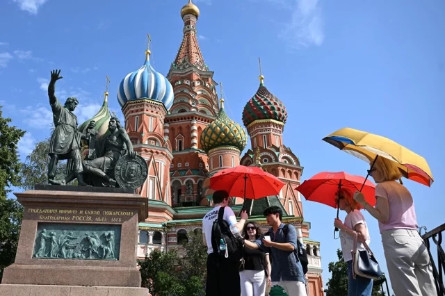 Больше всего из-за жары страдают люди с больным сердцем.