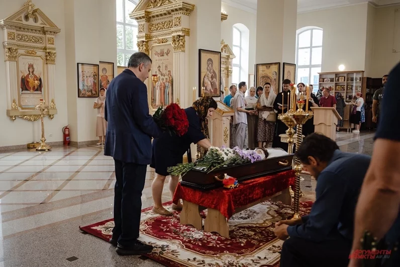 Прощальную церемонию посетил врио губернатора Курской области Александр Хинштейн.